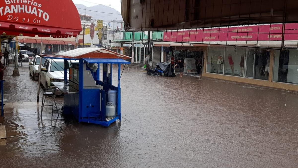 Sonora: fuerte lluvia provoca suspensión de clases, derrumbes e inundaciones