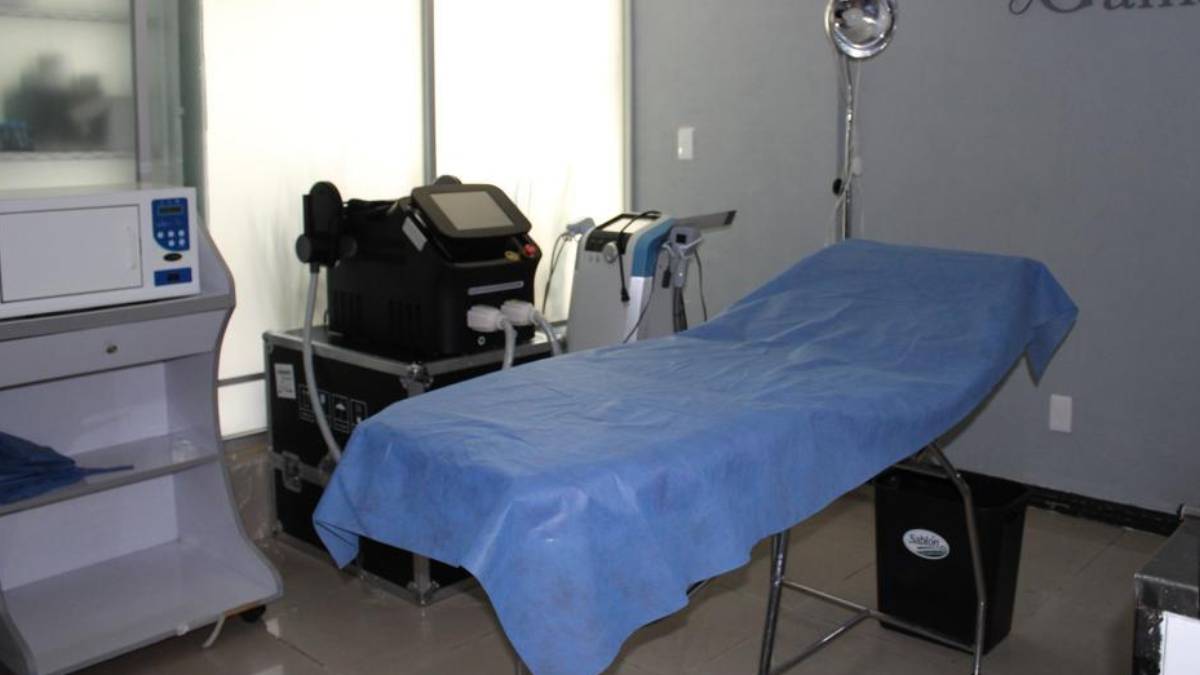 Usaban insumos caducados: clausuran clínicas de cirugía estética en CDMX y Edomex