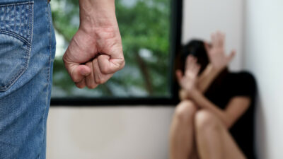 La violencia en pareja va aumentando en intensidad y con frecuencia se extiende a toda la vida, y requerirá un manejo según las consecuencias.