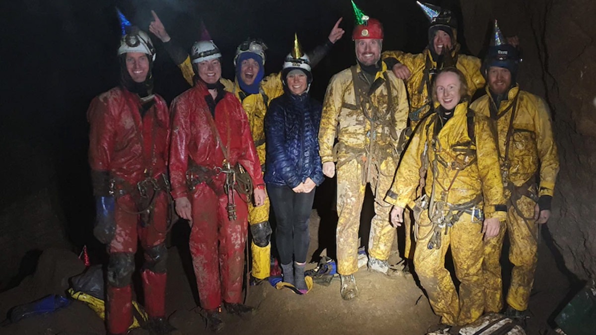 ¡401 metros de profundidad! Exploradores descubren la cueva más profunda de Australia, así se ve