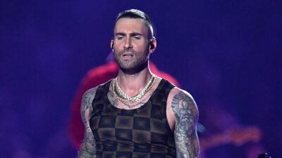 Adam Levine, vocalista de Maroon 5, niega relación con modelo