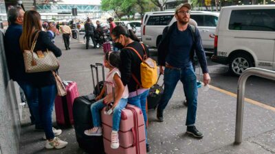 Bloqueo en AICM: jubilados y extrabajadores de Mexicana de Aviación cierran la circulación