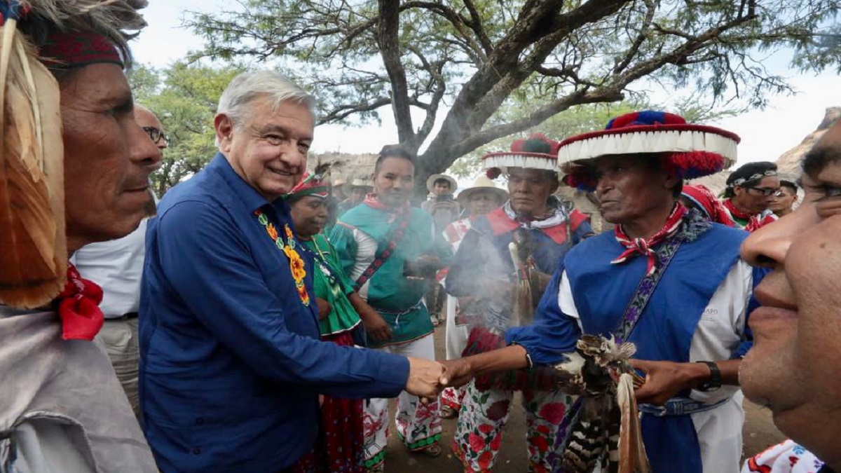 AMLO recibe propuesta de decreto que reconoce lugares sagrados de los pueblos wixárika