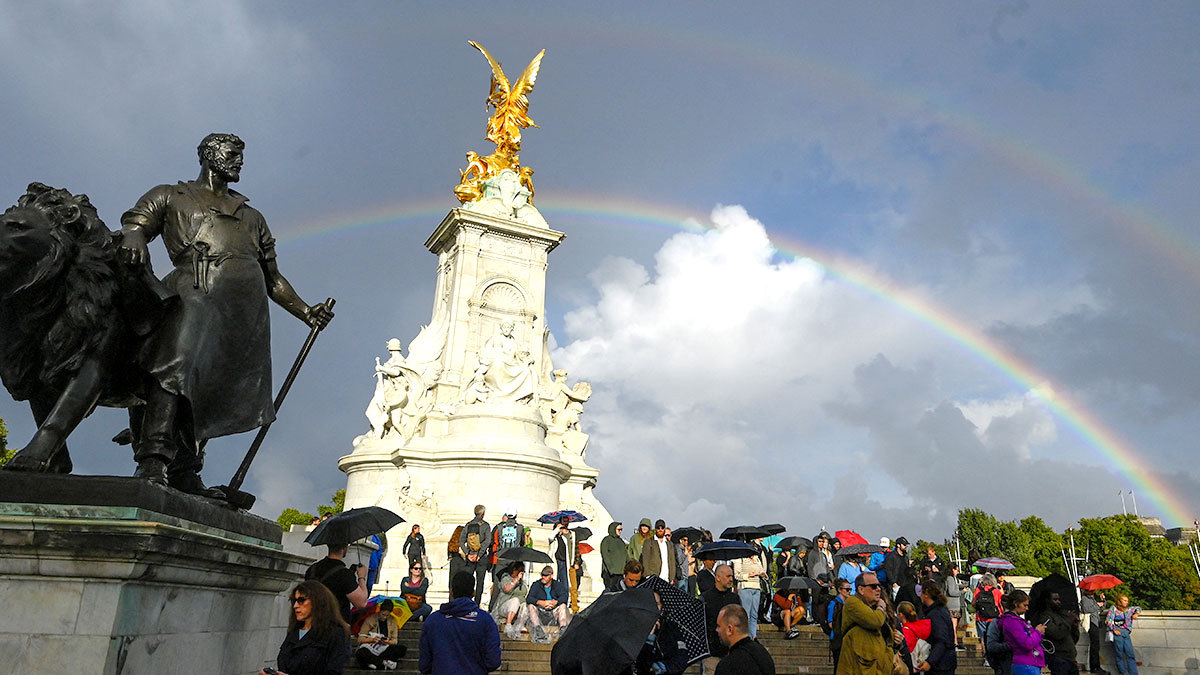 “Despide el cielo a reina Isabel II”: se forman dos arcoíris en Londres previo a anuncio de la muerte de la monarca