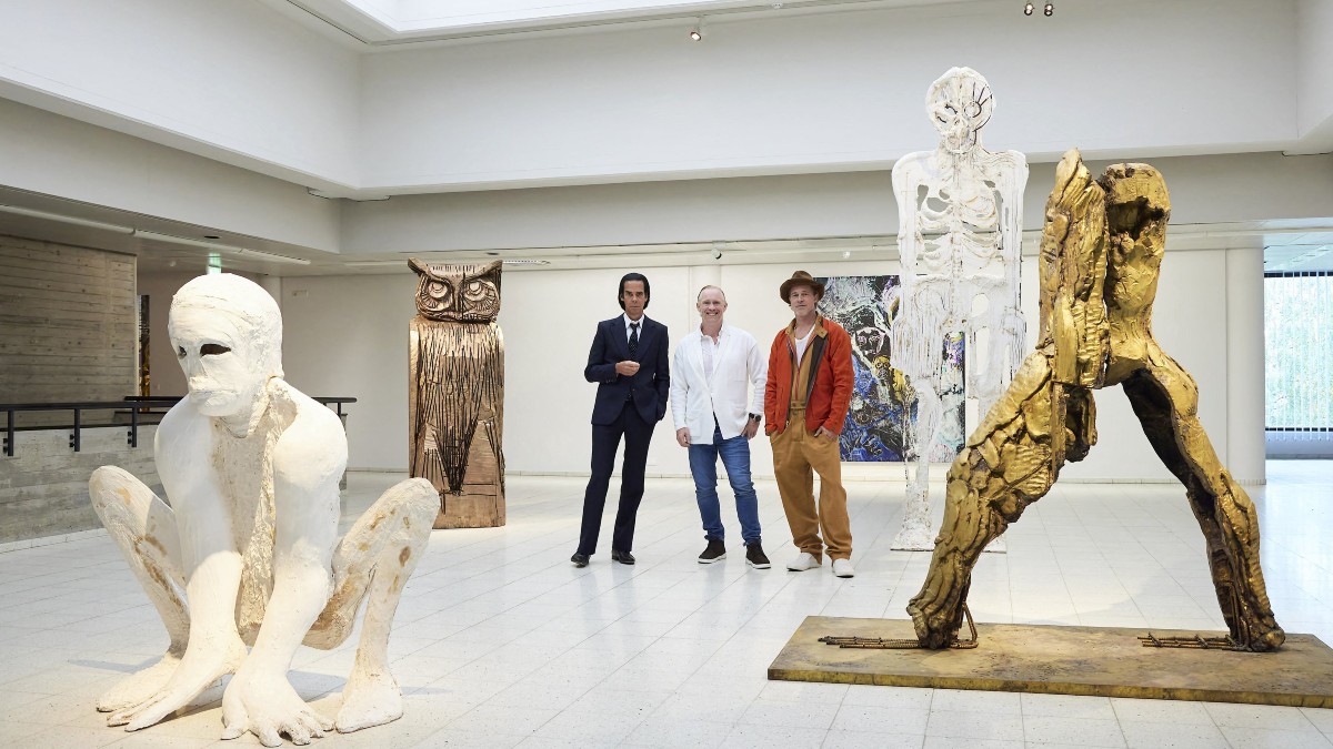 ¡Escultural! Brad Pitt debuta como escultor y presenta obras en Finlandia