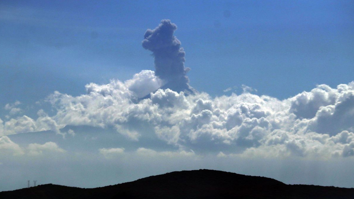 La tarde de este lunes se registró una exhalación del Popocatépetl con contenido de ceniza que se dispersó al noroeste.
