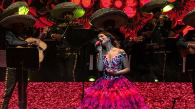 Ángela Aguilar lamentó que por huracán Ian no pudiera llegar a los premios Billboard