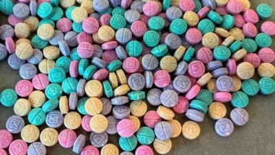 DEA advierte sobre fentanilo arcoíris dirigido a niños y jóvenes