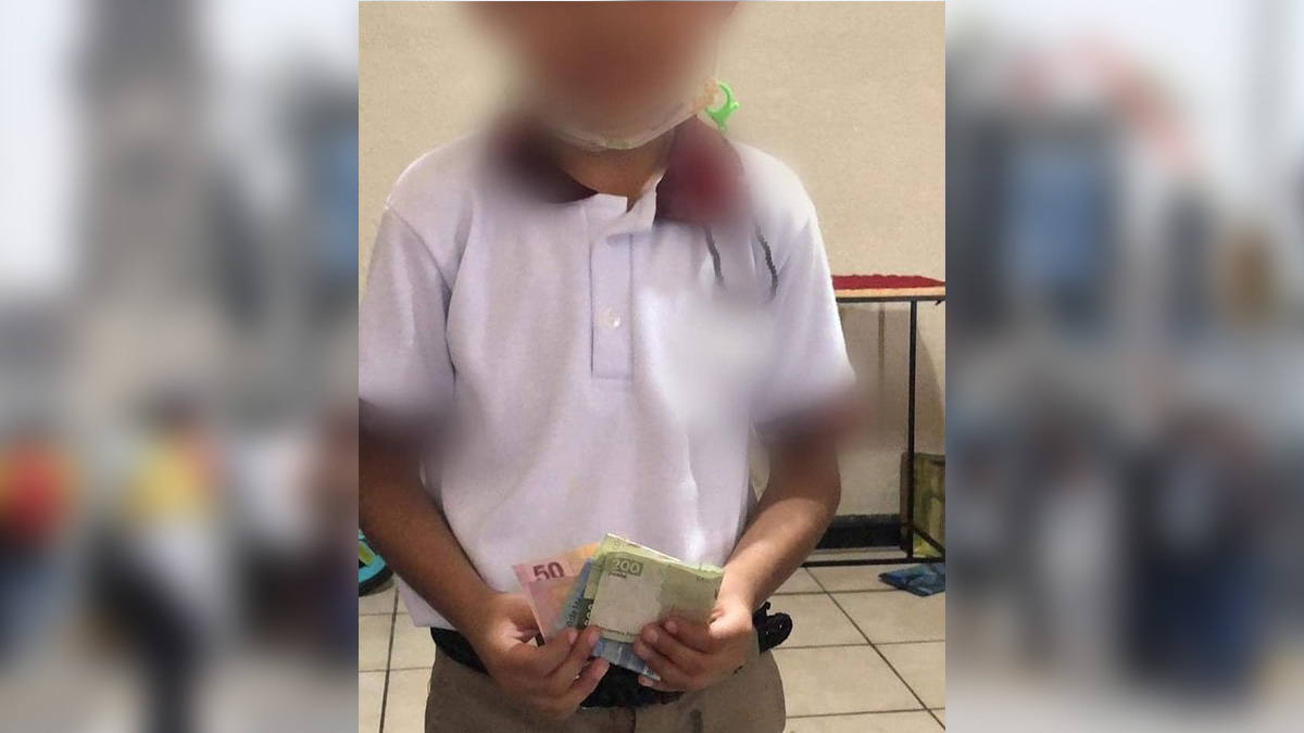 En Monterrey, niño se hizo viral por volver con casi 500 pesos de la escuela