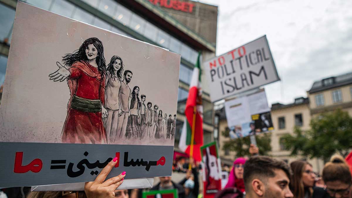 ¡Hijab, las mujeres y sus derechos! Así se han vivido enfrentamientos y protestas en Irán