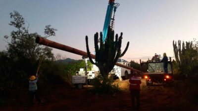 Por lluvias en Baja California Sur, CFE reemplaza estructuras colapsadas