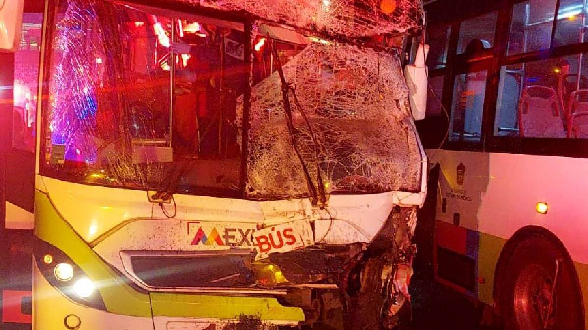 Fuerte choque de dos unidades de Mexibús en Ecatepec; hay al menos 30 heridos