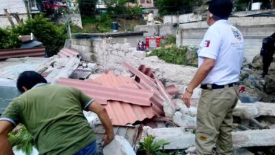 Morelos: Derrumbe en Cuernavaca deja varias personas atrapadas