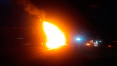 Tamaulipas: 6 pipas se incendian tras choque en carretera