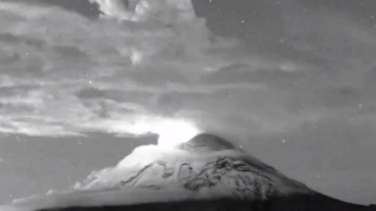 ¡Nos despertamos bravos! Popocatépetl registra 2 explosiones en 15 minutos; ¿qué dice el Semáforo de Alerta Volcánica?