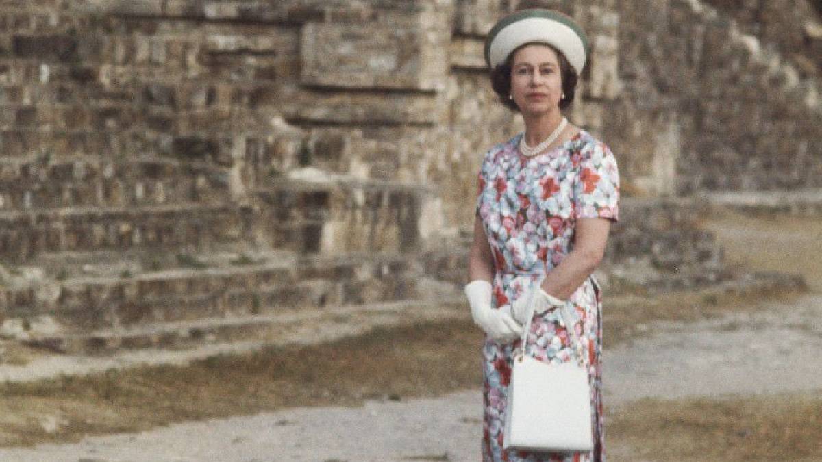 Reina Isabel II: así lucía hace años en su visita a Monte Albán en Oaxaca