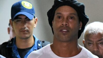 Ronaldinho Tunel Enfurece Patada Fan