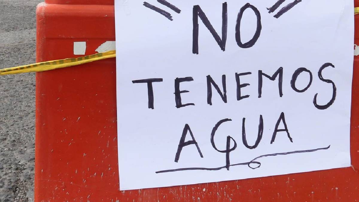 Con pastel de tinaco, festeja cumpleaños con temática de “sin agua” en Monterrey: video