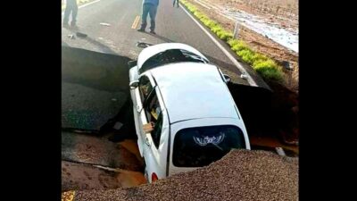 Baja California Sur: socavón entierra un auto tras paso de huracán Kay
