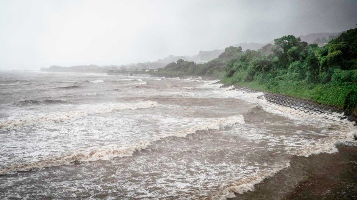 Japón: violentas rachas de viento y lluvias por tifón “sin precedentes”
