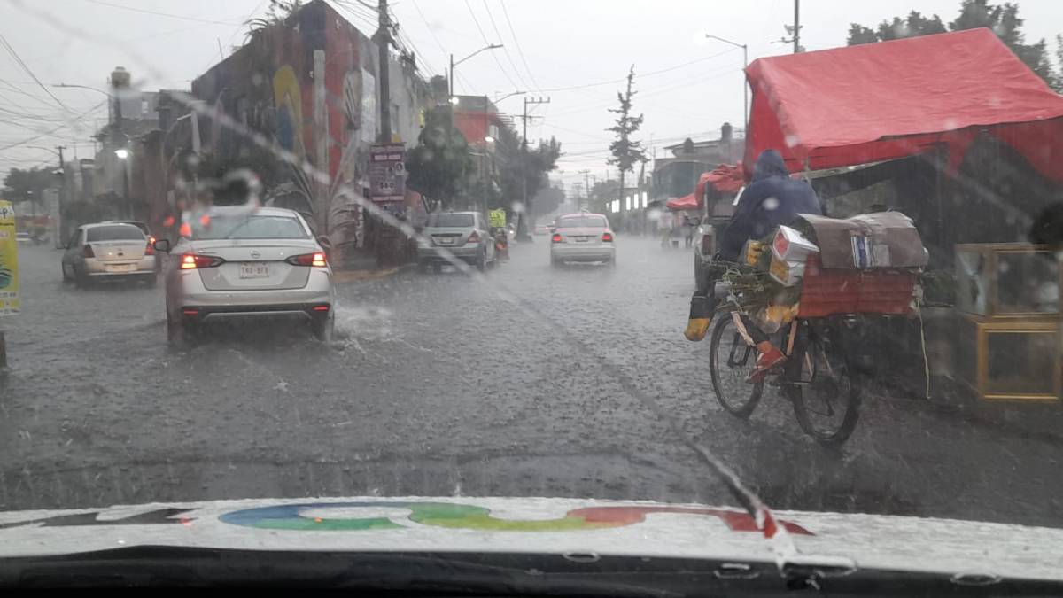 CDMX registra lluvia generalizada; Protección Civil alerta por encharcamientos