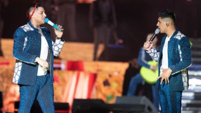 Vocalista de Grupo Firme sufre accidente en pleno show