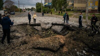 Rusia lanza oleada de bombardeos a Ucrania; quedan captados en estos videos