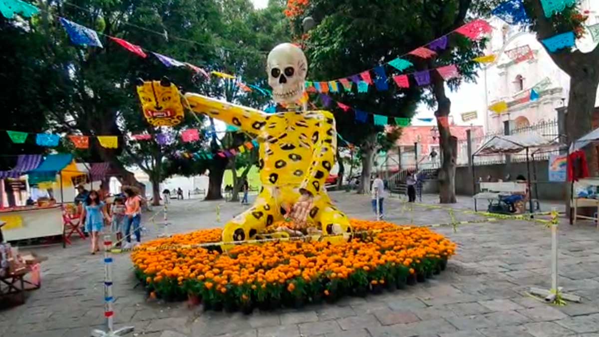 ¡Hasta de 9 metros! En Puebla, catrinas monumentales vuelven al Pueblo Mágico de Atlixco