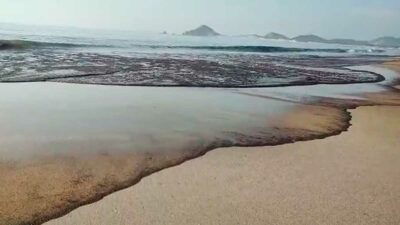 En Oaxaca, derrame de combustible contamina al menos tres playas