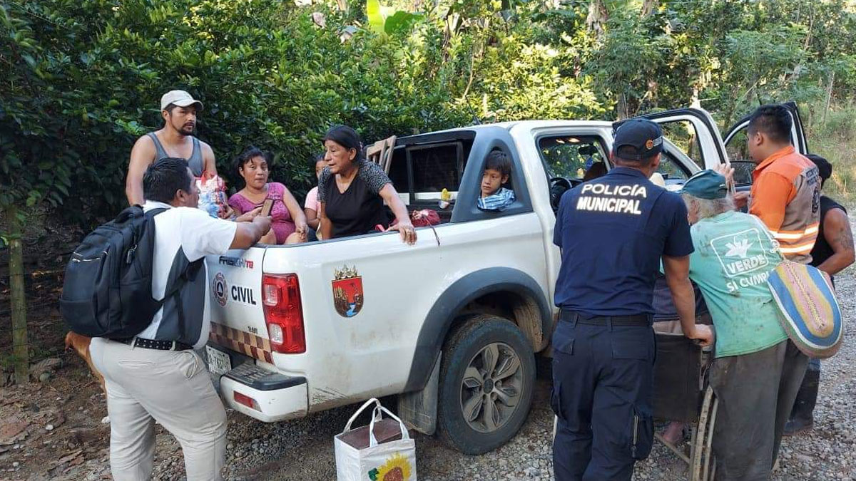 Pichucalco, Chiapas: Evacúan a 24 familias por desgajamiento