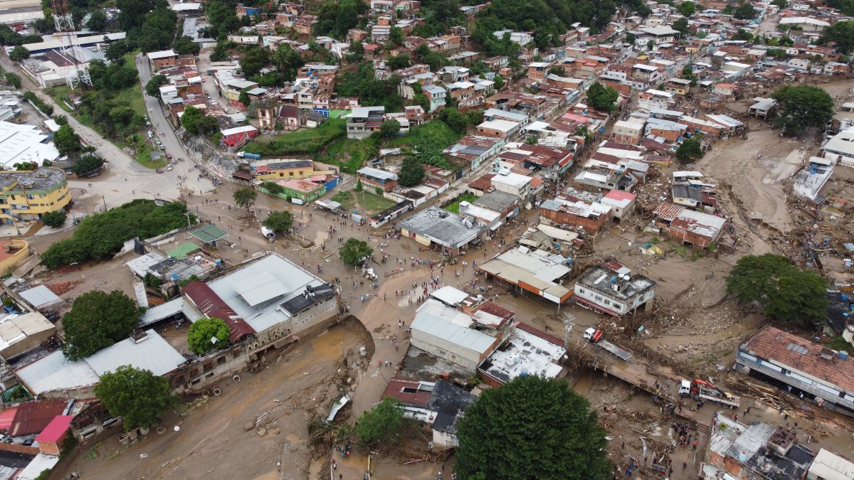 En Venezuela lluvias causan deslave que dejó 22 muertos