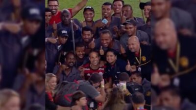 Capitán de Flamengo celebró con personal de limpieza