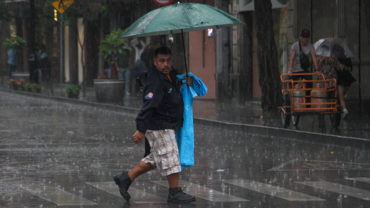 Sacmex inicio un operativo por las lluvias registradas en la CDMX; hay alerta naranja en siete alcaldías de la capital.