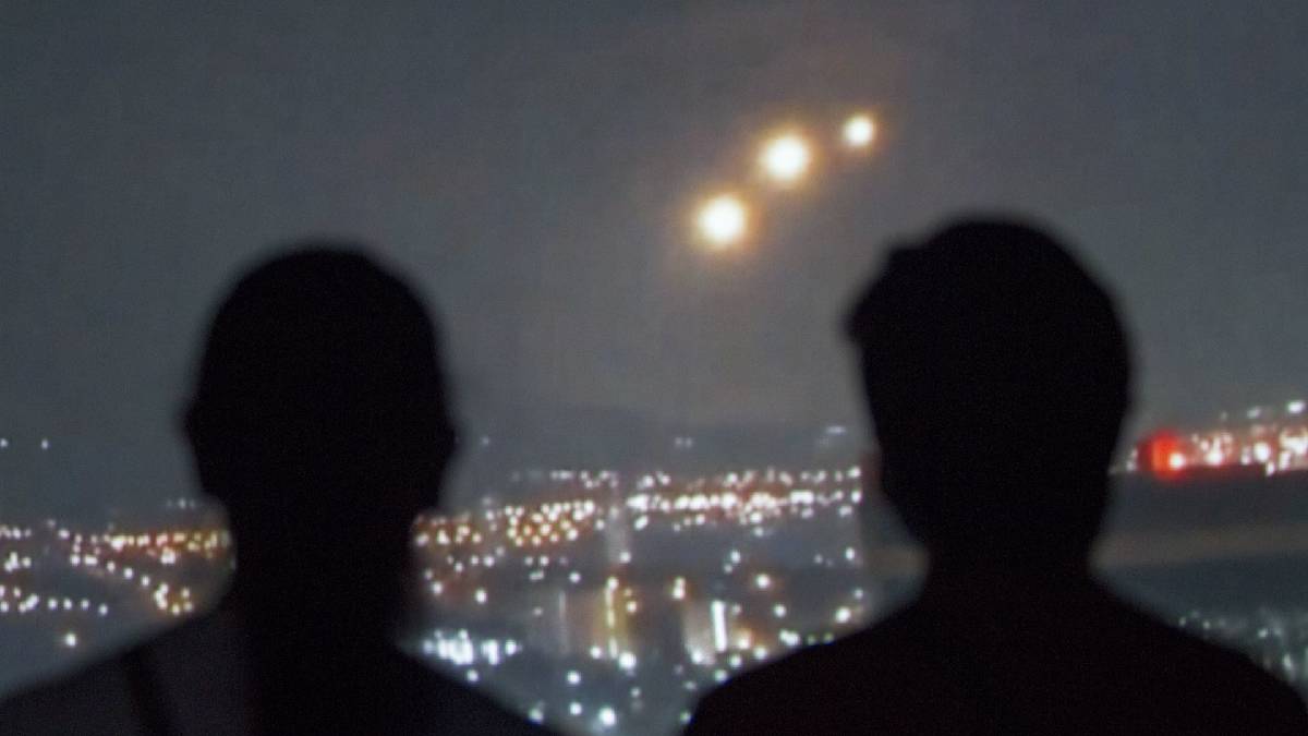 Extrañas luces en el cielo de China impactan a habitantes y video se vuelve viral