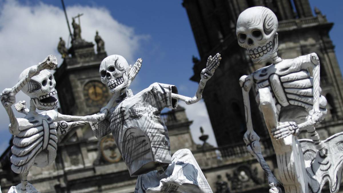 ¡No te la puedes perder! Ofrenda monumental del Zócalo tendrá calaveras gigantes de los 32 estados y catrinas de 12 metros