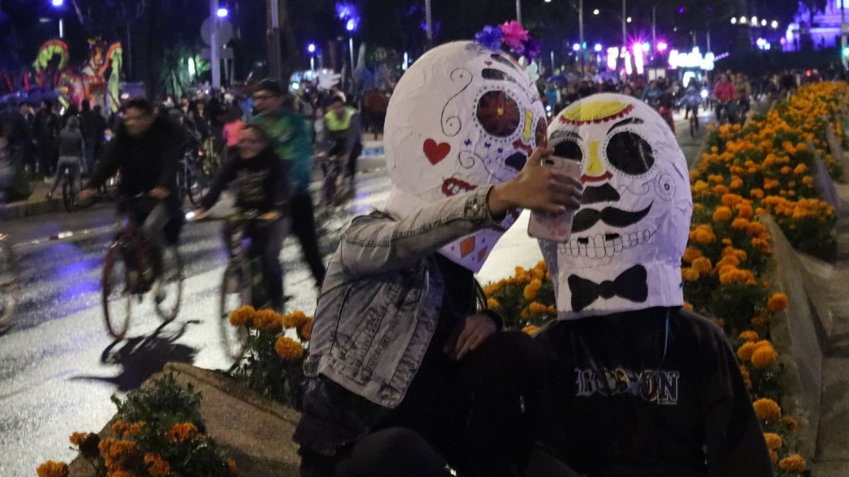 Después de dos años, regresa a la Ciudad de México el paseo nocturno en bicicleta de 20 kilómetros, por el Día de Muertos.