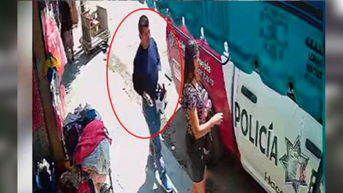 Puebla: director de seguridad se pasea en patrulla con mujer y compra chelas