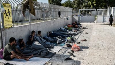 La agencia europea de vigilancia de fronteras Frontex informó que los refugiados fueron encontrados “desnudos y algunos, con heridas visibles”.