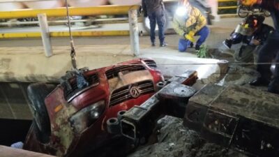 CDMX: Automovilista muere al caer al Río de los Remedios
