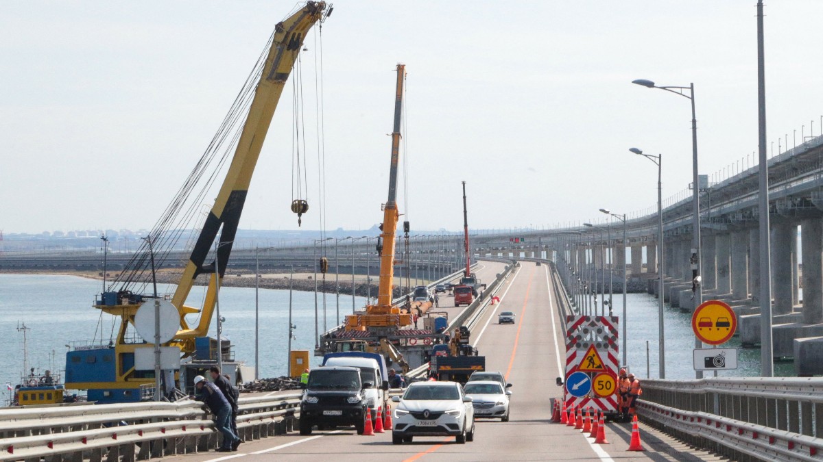 Rusia anunció que el 1 de julio de 2023 será la fecha límite para reparar el puente de Crimea, que quedó parcialmente destruido en un ataque.
