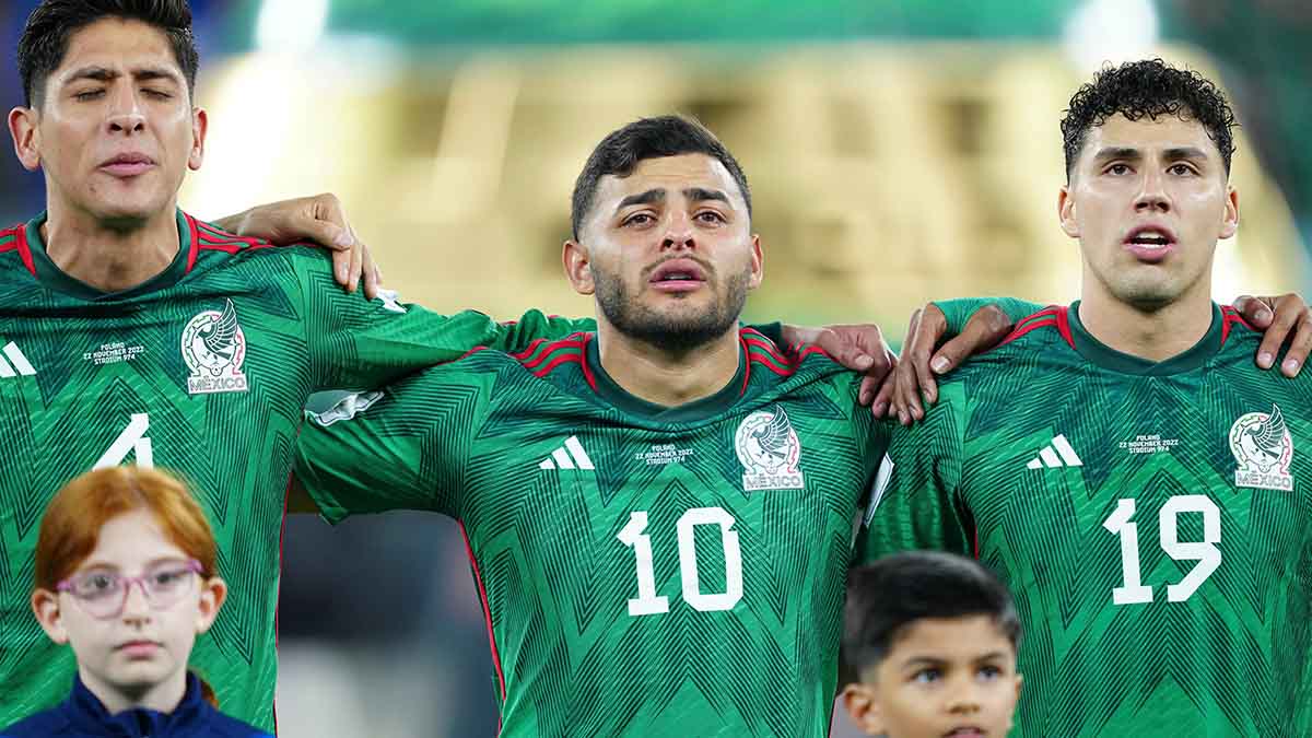 Himno Nacional se escucha en juego de México vs Polonia, Alexis Vega se conmueve hasta las lágrimas