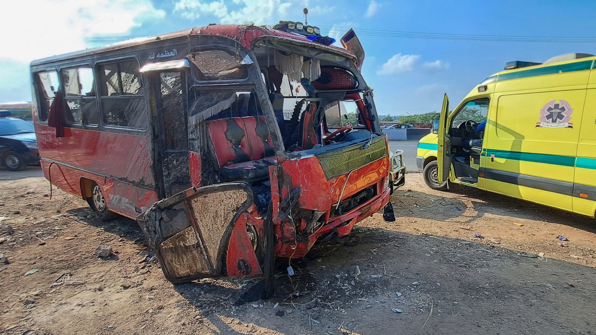 Bus jatuh ke Terusan Nil di Mesir.  Ada 20 yang mati