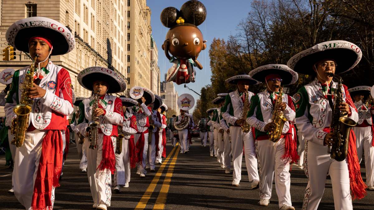 Banda de Veracruz marcha en desfile de Acción de Gracias de Macy’s