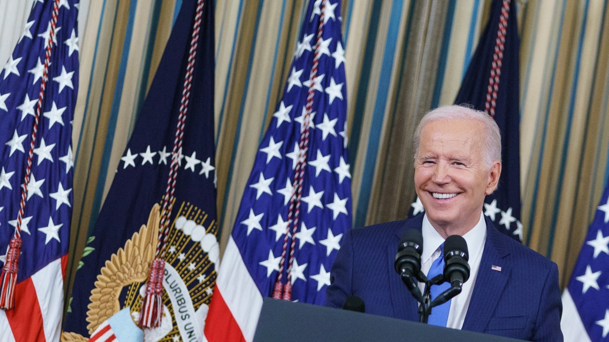 Biden festeja el éxito demócrata para evitar la "ola" republicana