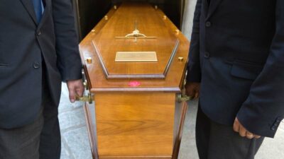 Boda Funeral Video Joven Llega Ataud
