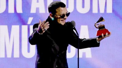 Christian Nodal dedica su Latin Grammy a Cazzu