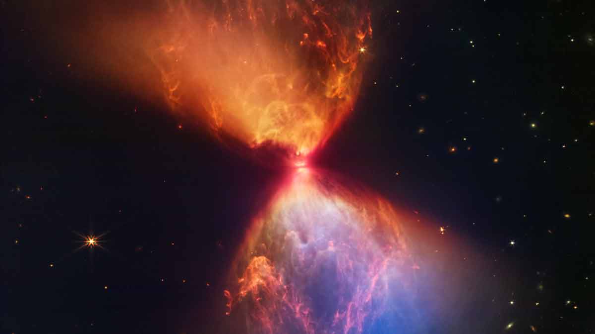 The James Webb Telescope captures a “flaming hourglass” in the universe