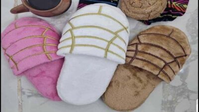 pantuflas en forma de concha son vendidas en redes sociales por emprendedoras poblanas