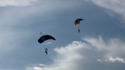 paracaidista en el evento internacional realizado en Tequesquitengo, Morelos