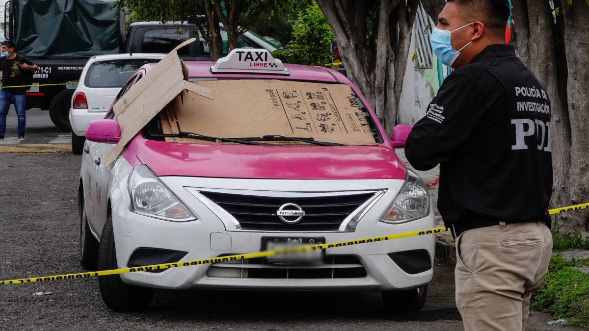 Localizan a dos hombres sin vida en la cajuela de un taxi en la alcaldía Tlalpan; uno ya fue identificado